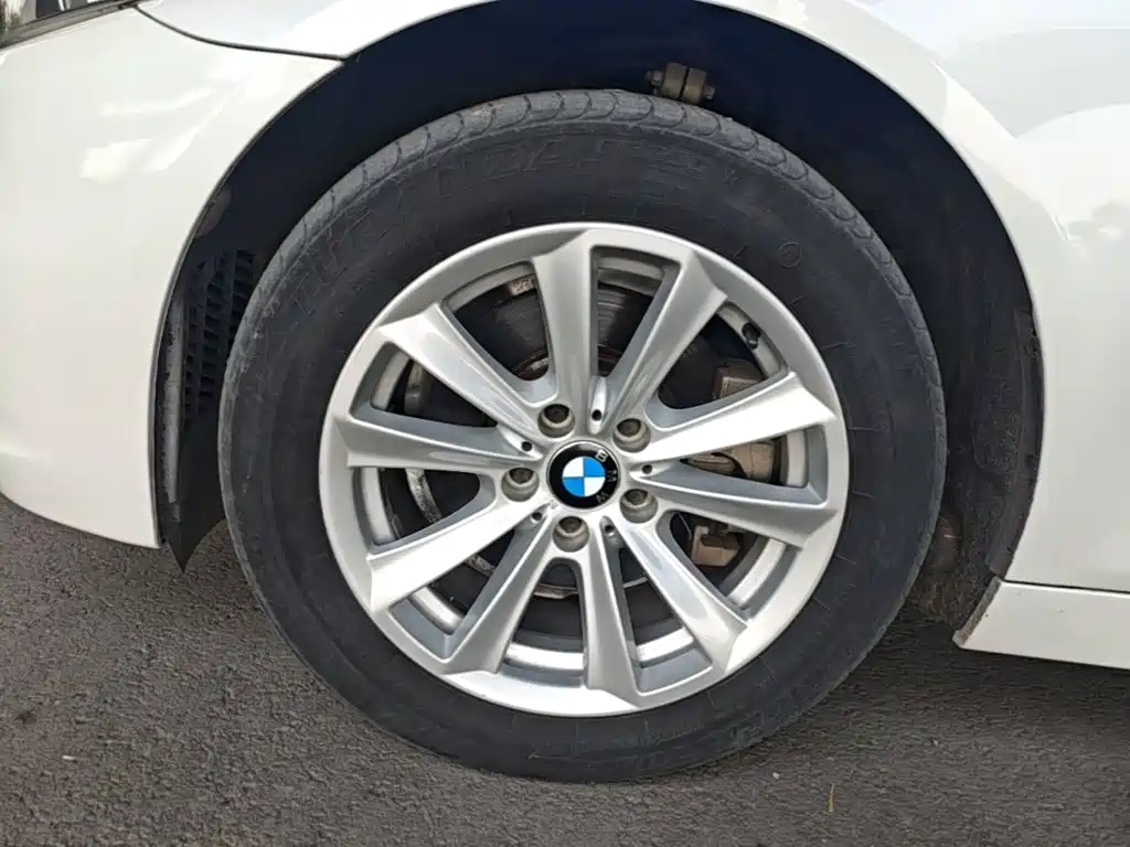 BMW 5 Series 2015 — фото 23