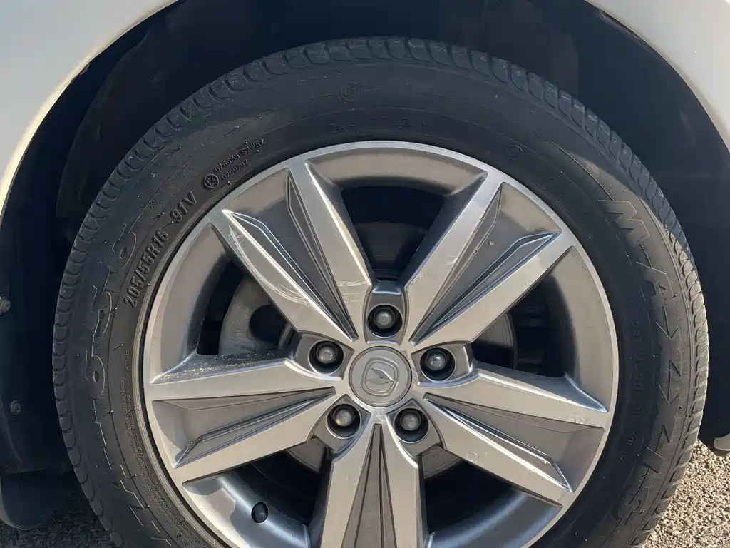 Changan Eado 2017 — фото 15
