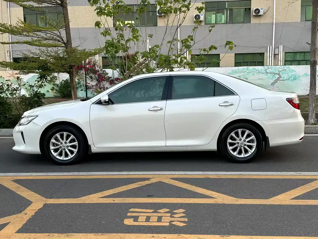 Toyota Camry 2015 — фото 8