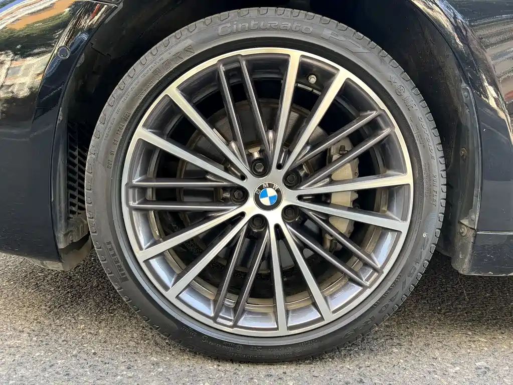 BMW 5 Series 2022 — фото 20