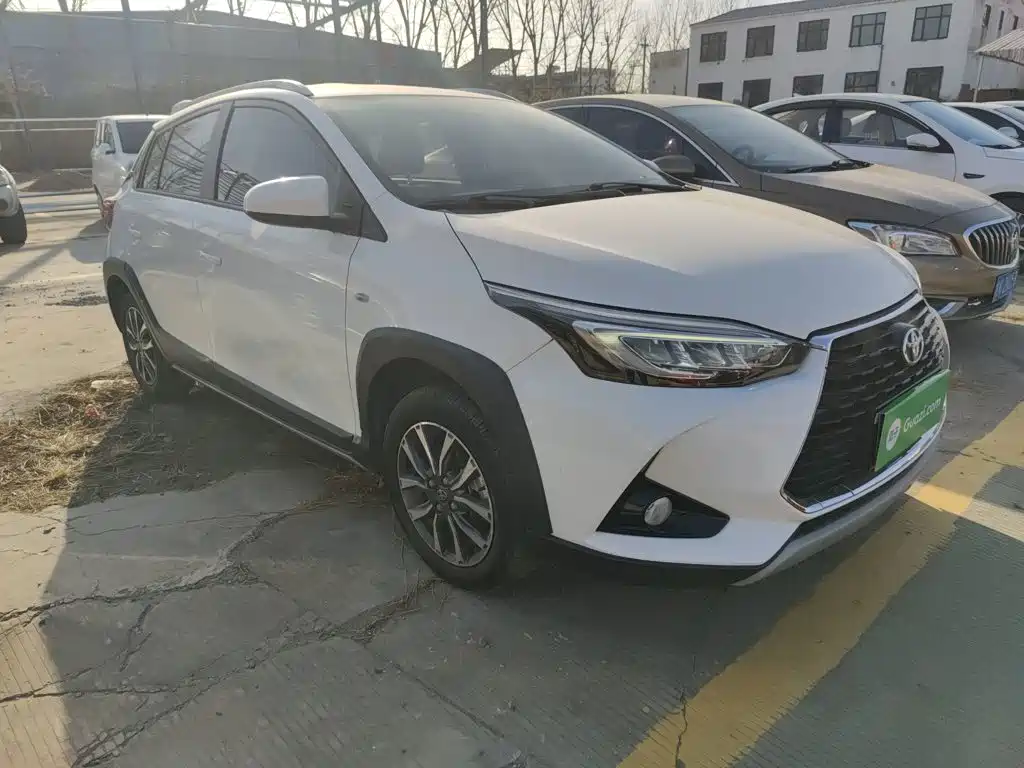 Toyota Yaris L 2022 — фото 23