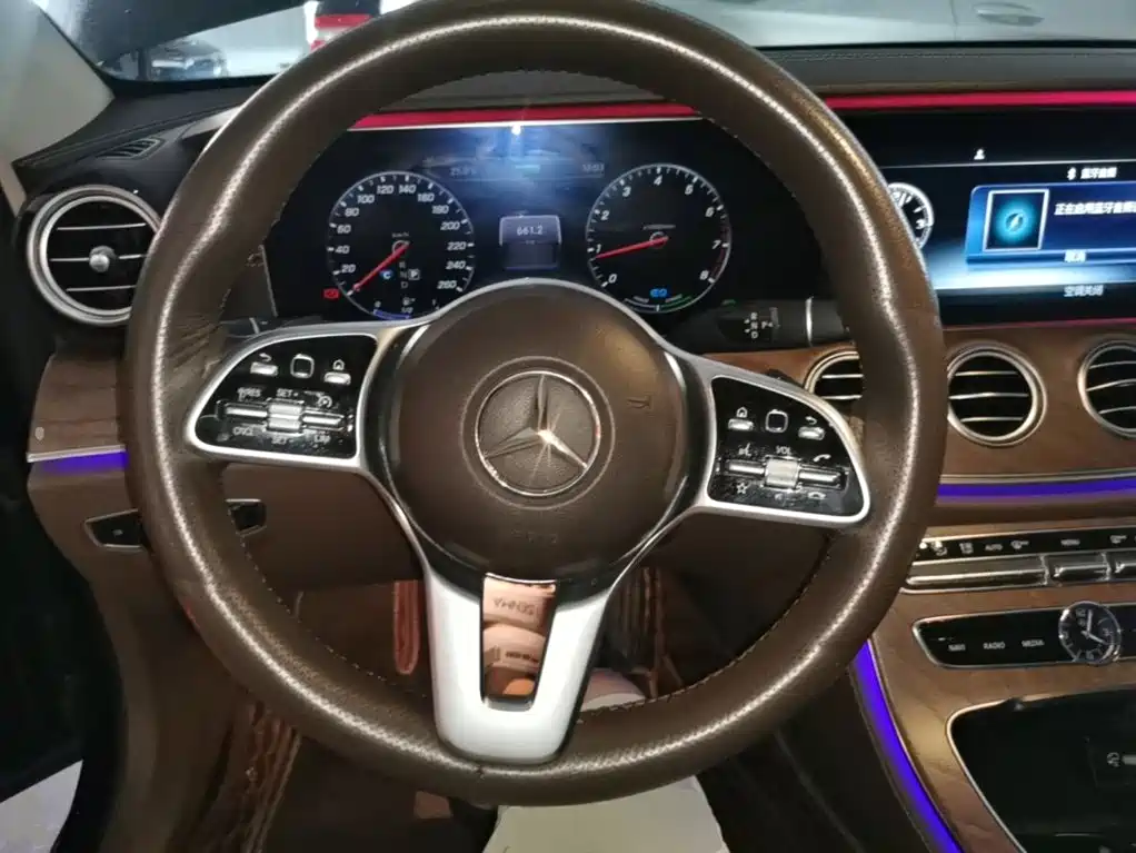 Mercedes-Benz E-Class 2019 — фото 11