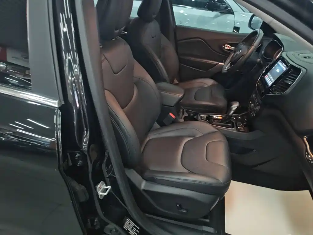 Jeep Cherokee 2021 — фото 25