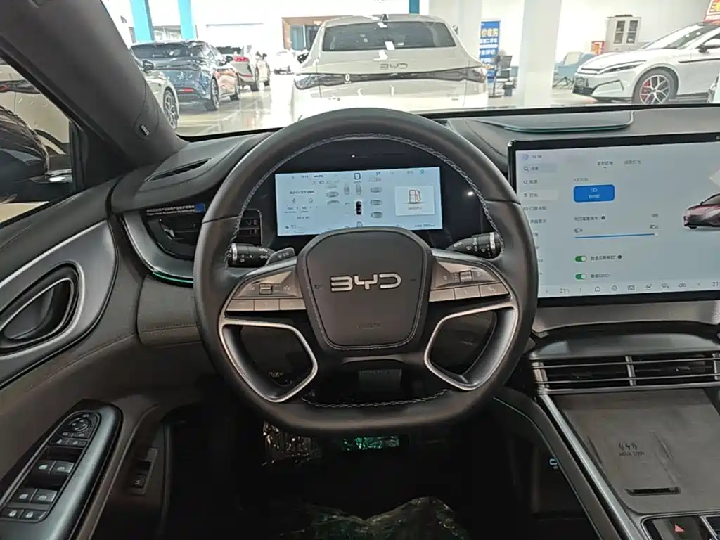 BYD Seal 07 DM-i 2025 — фото 11