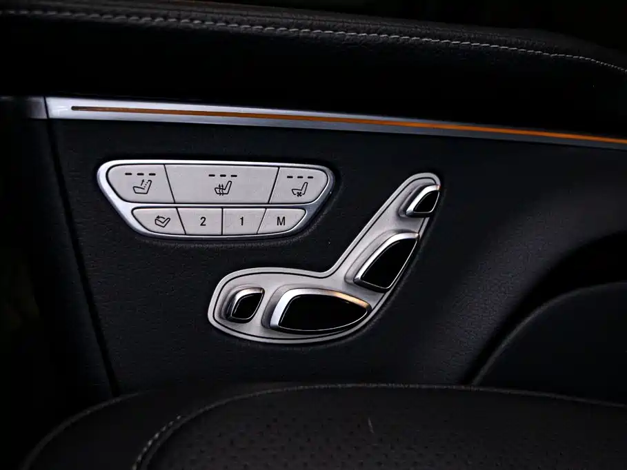 Mercedes-Benz V-Class 2021 — фото 16