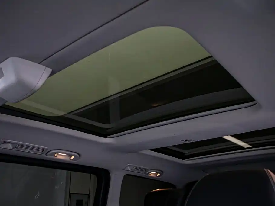 Mercedes-Benz V-Class 2021 — фото 11