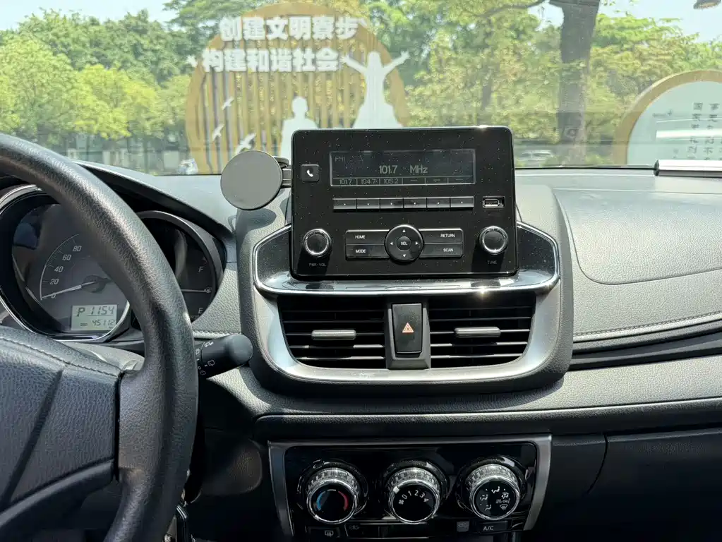 Toyota Yaris L 2020 — фото 14