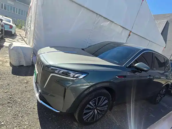 Hongqi HS6 PHEV 2025