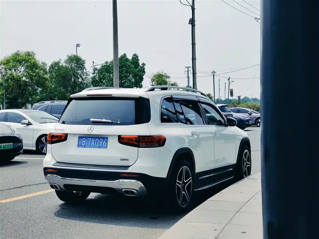 Mercedes-Benz GLB 2023