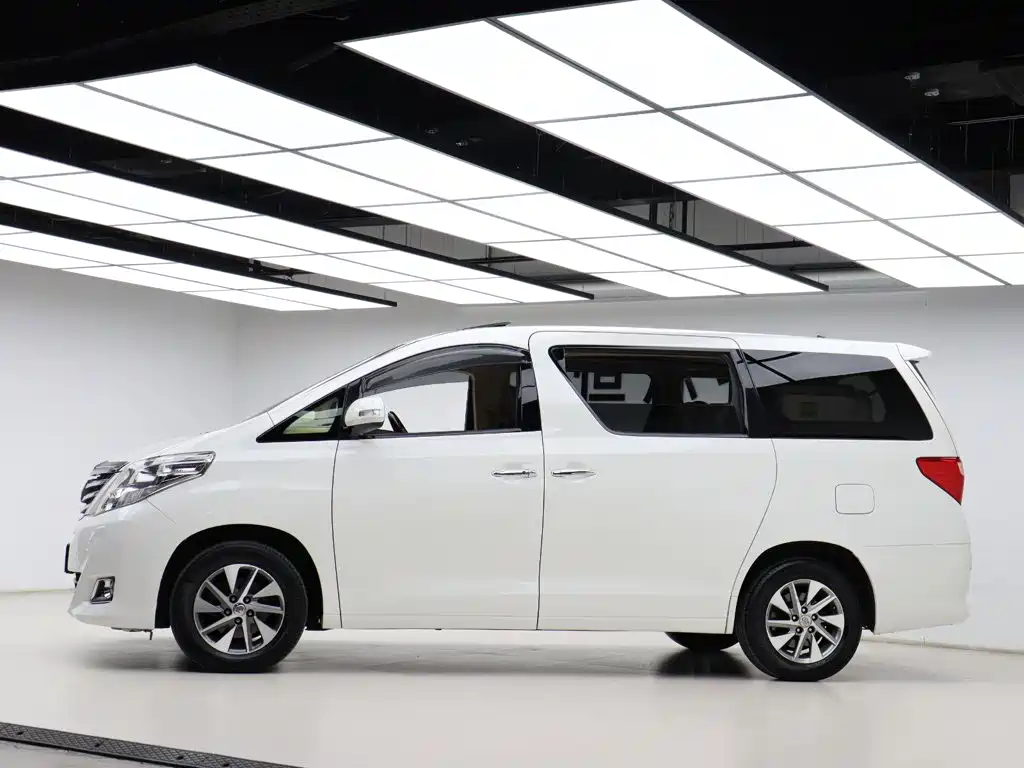 Toyota Alphard 2015 — фото 32