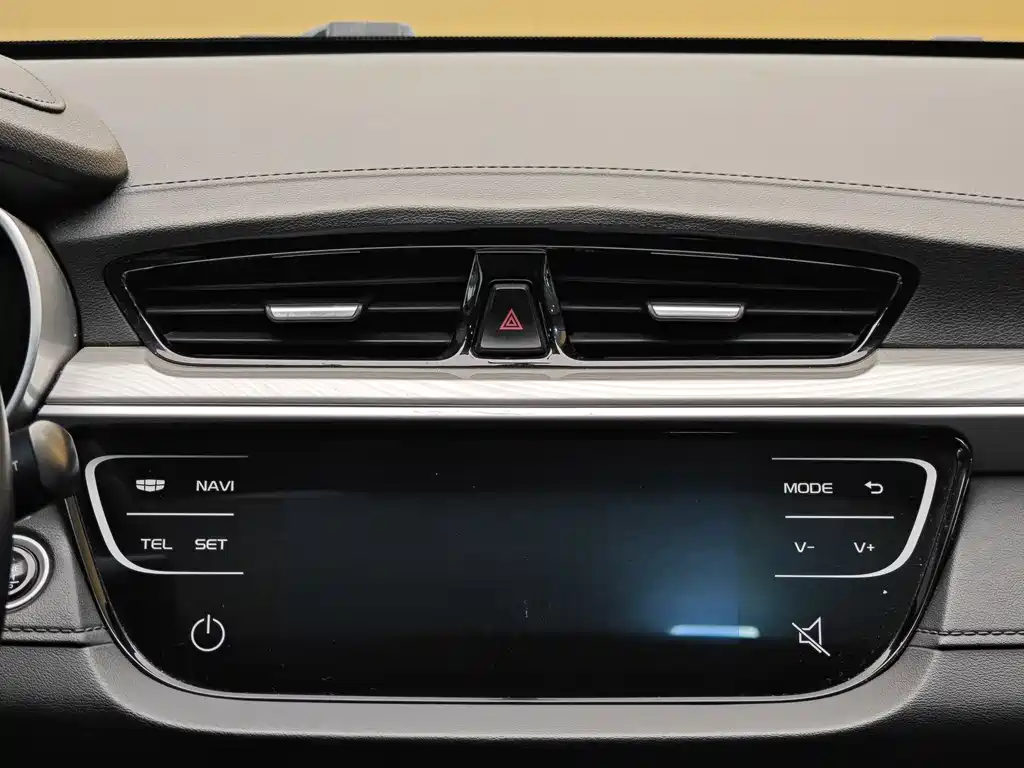 Geely Emgrand 2021 — фото 15