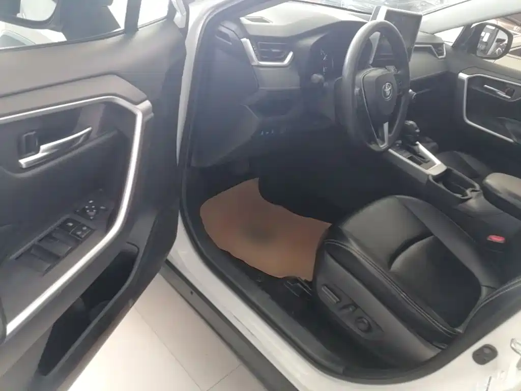 Toyota RAV4 2020 — фото 16