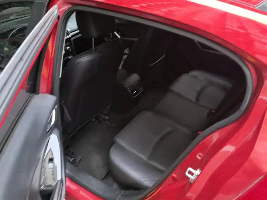Mazda 3 Axela 2018 — фото 11