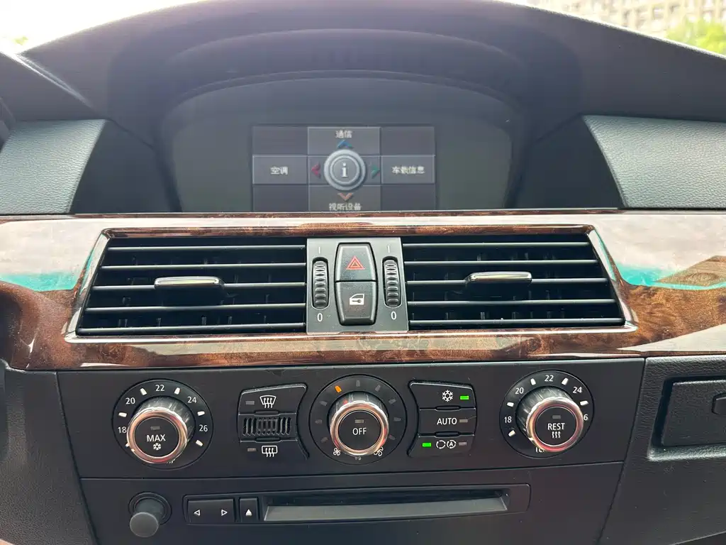 BMW 5 Series 2007 — фото 11