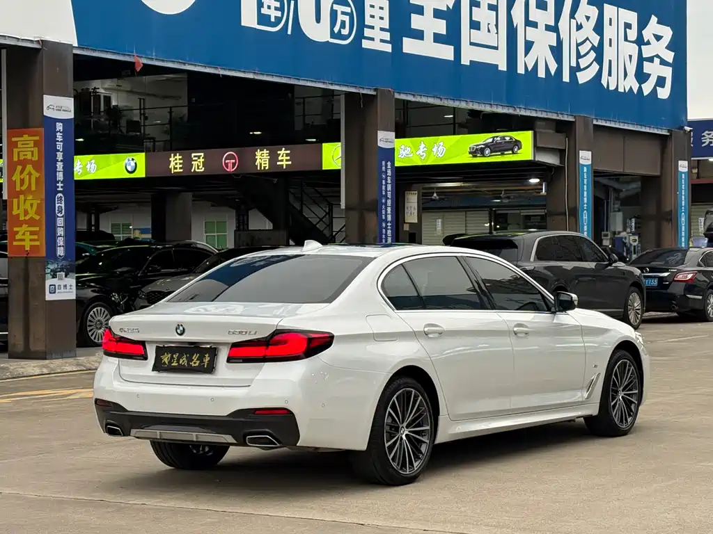 BMW 5 Series 2024 — фото 18