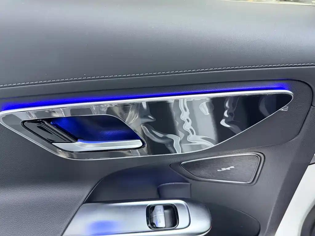 Mercedes-Benz C-Class 2023 — фото 10
