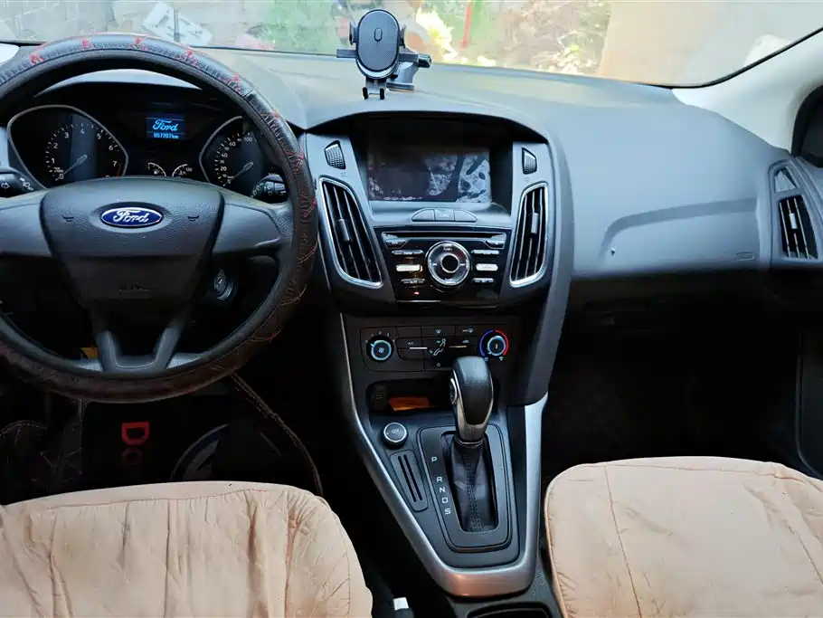 Ford Focus 2016 — фото 13