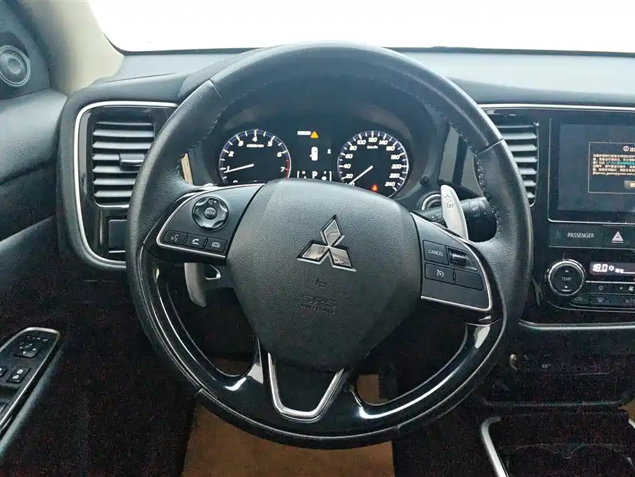 Mitsubishi Outlander 2020 — фото 15