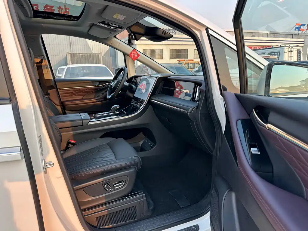 GAC Motor Trumpchi M8 2024 — фото 13