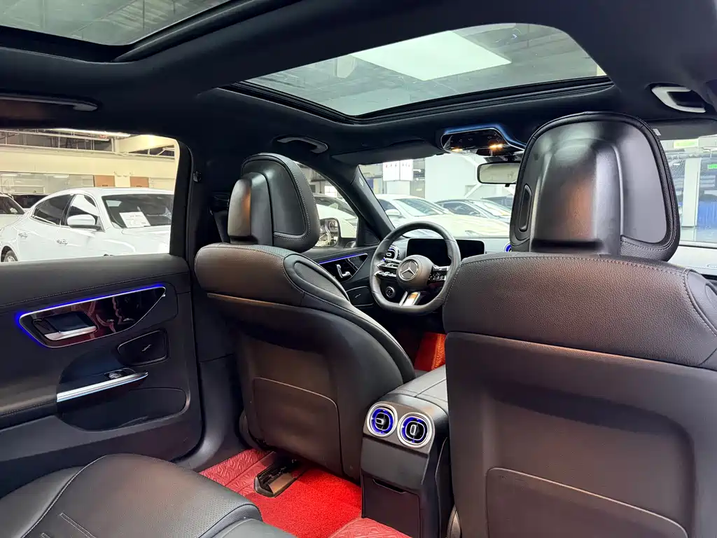 Mercedes-Benz C-Class 2023 — фото 13