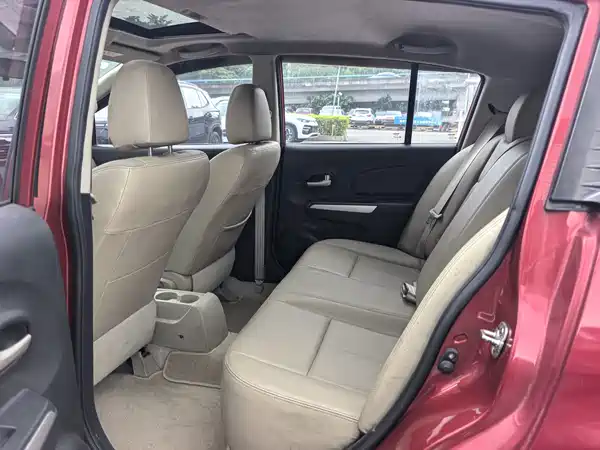 Venucia R50 2014