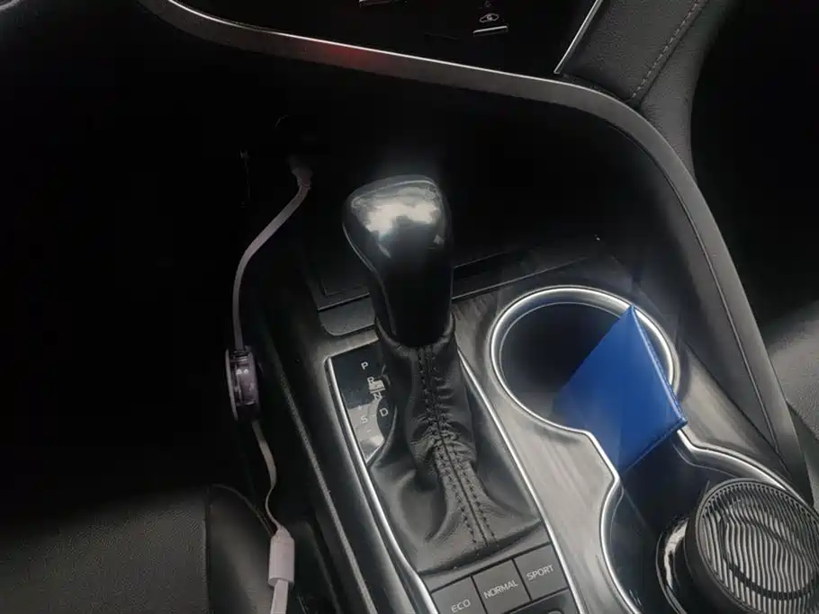 Toyota Camry 2022 — фото 16