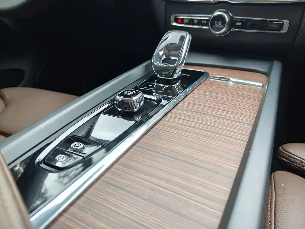 Volvo XC60 PHEV 2024 — фото 15