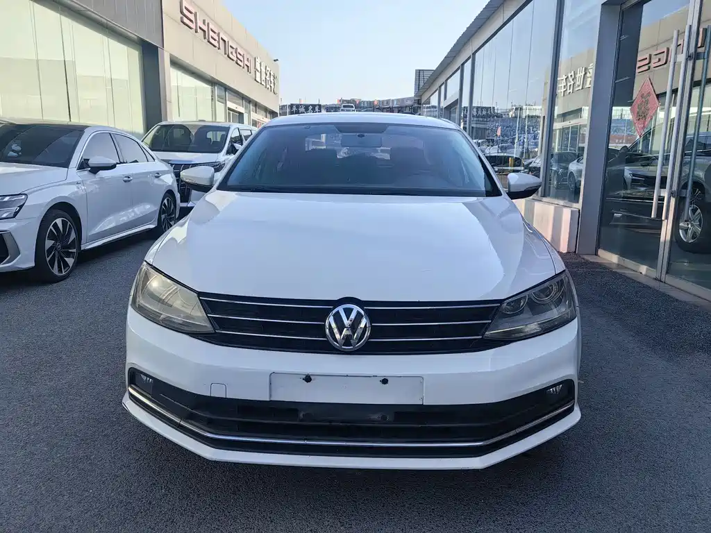 Volkswagen Sagitar 2016