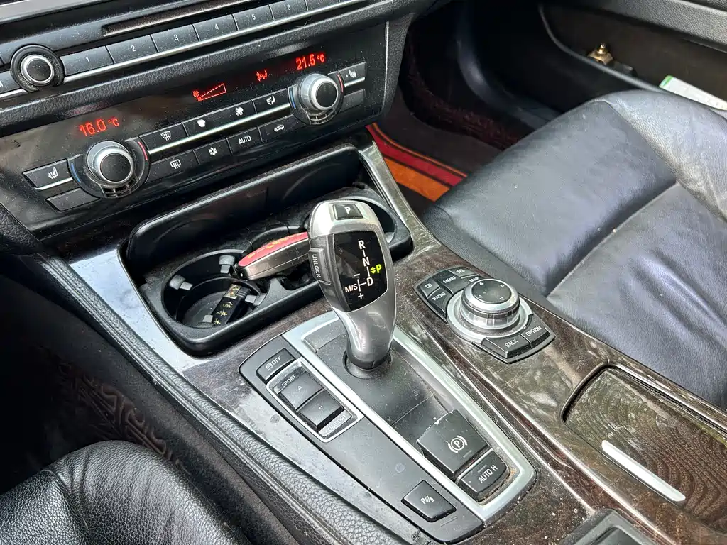 BMW 5 Series 2013 — фото 12