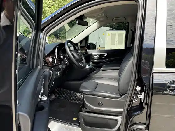 Mercedes-Benz V-Class 2023