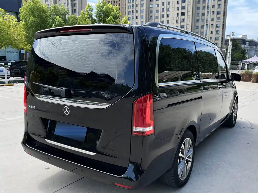 Mercedes-Benz V-Class 2023 — фото 16