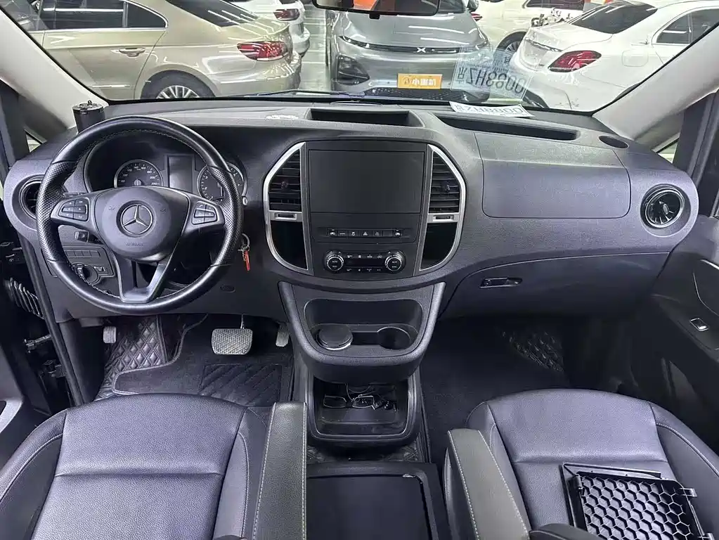 Mercedes-Benz Vito 2023 — фото 13