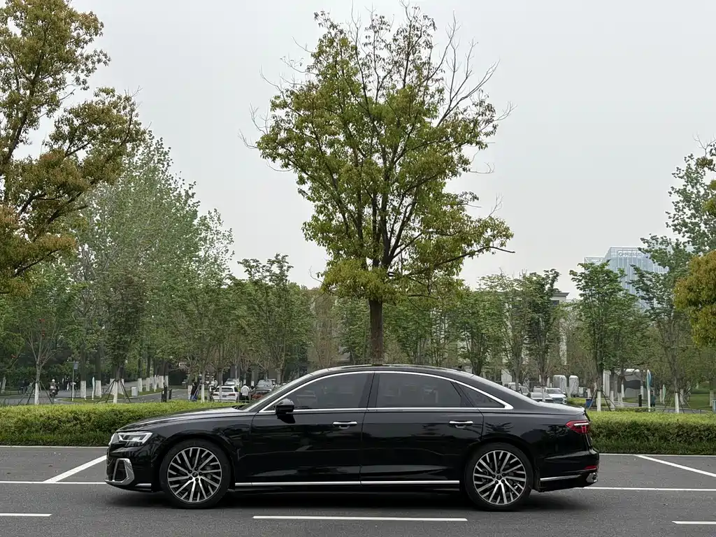 Audi A8 2023 — фото 12