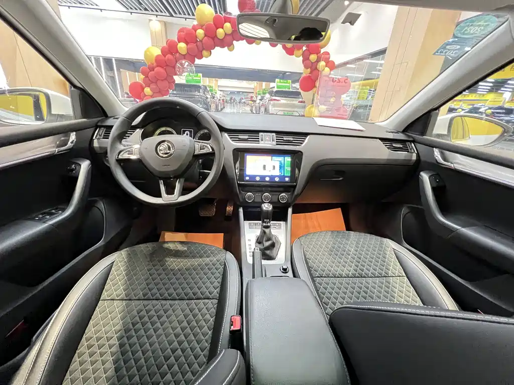 Skoda Octavia 2020 — фото 11