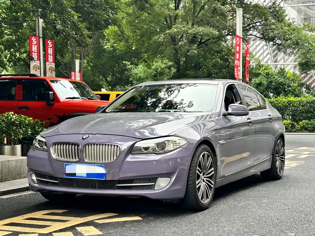 BMW 5 Series 2011 — фото 1
