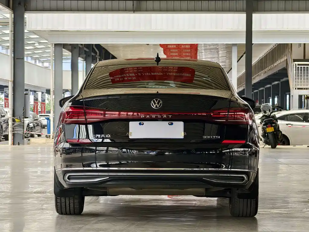 Volkswagen Passat 2023 — фото 17