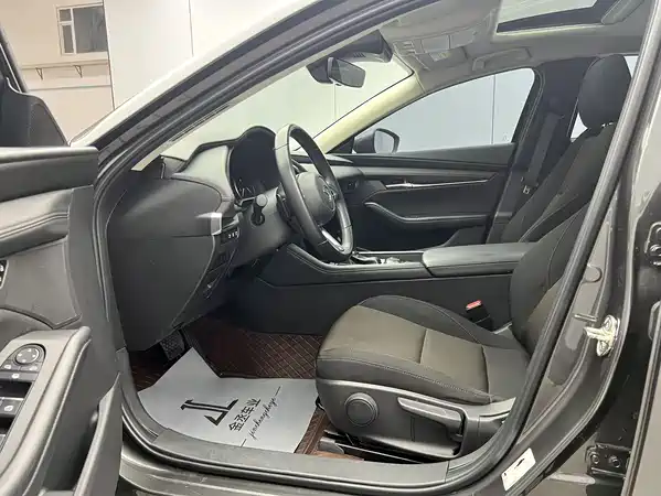 Mazda 3 Axela 2023