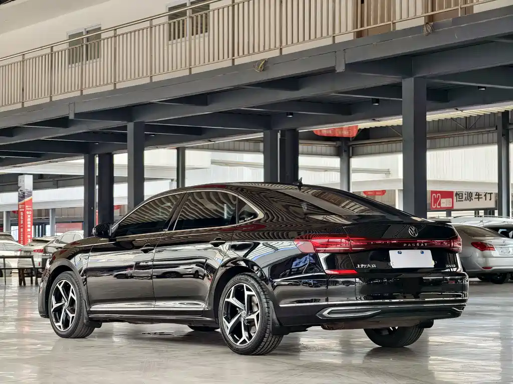 Volkswagen Passat 2023 — фото 16