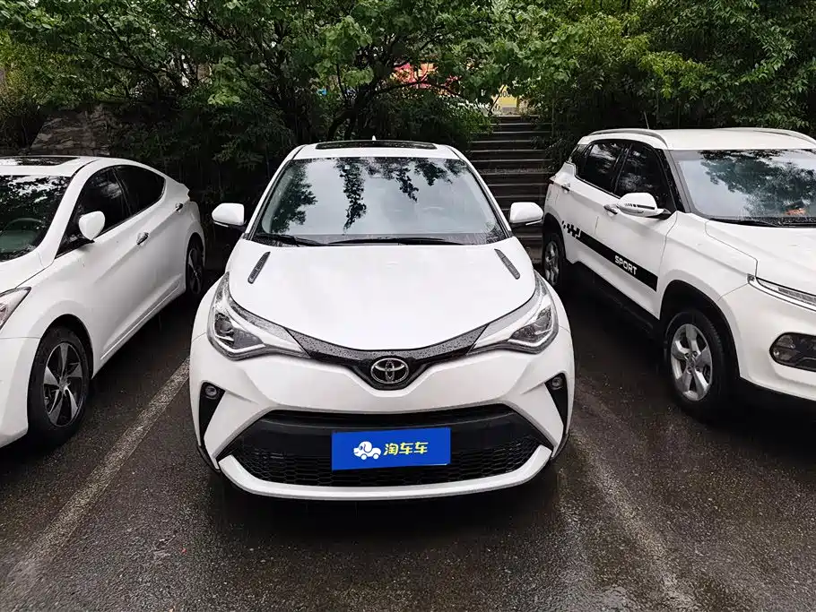 Toyota C-HR 2023 — фото 2