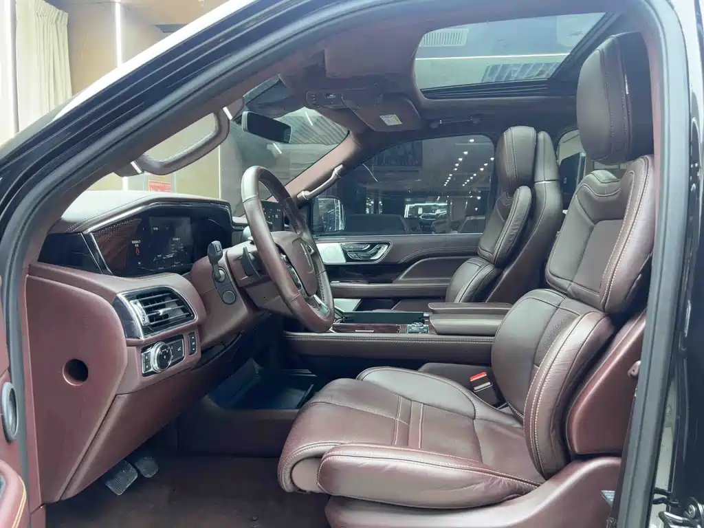 Lincoln Navigator 2020 — фото 16