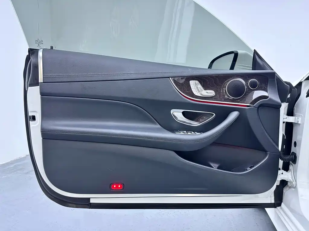 Mercedes-Benz E-Class 2023 — фото 9