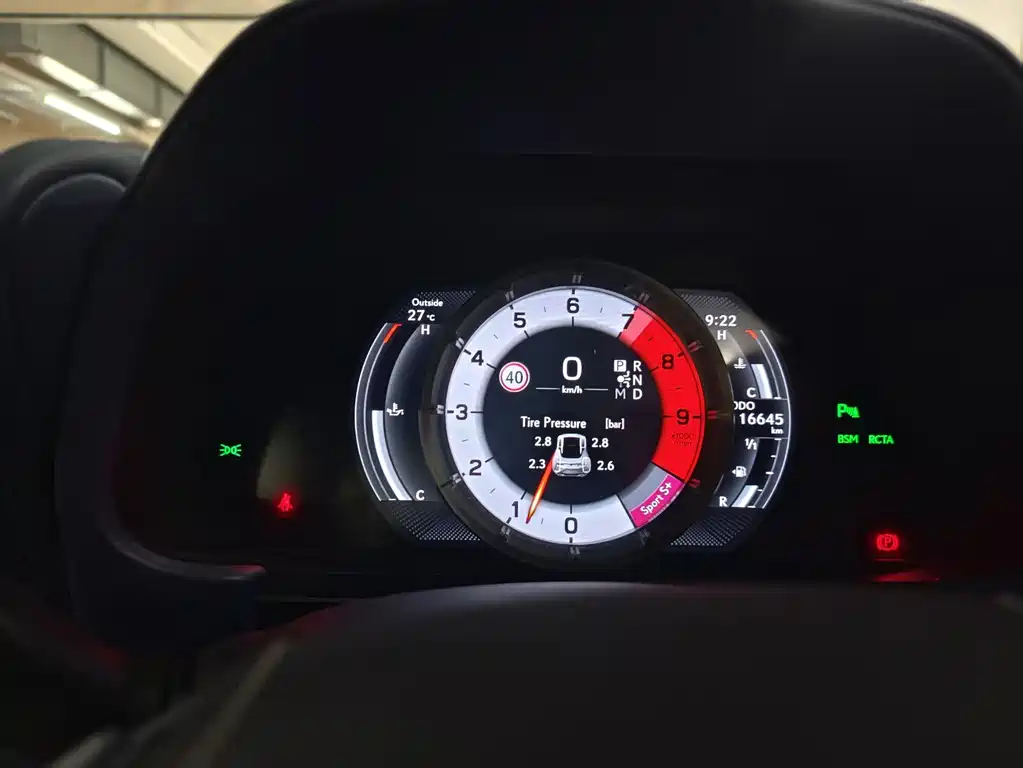 Lexus LC 2018 — фото 13