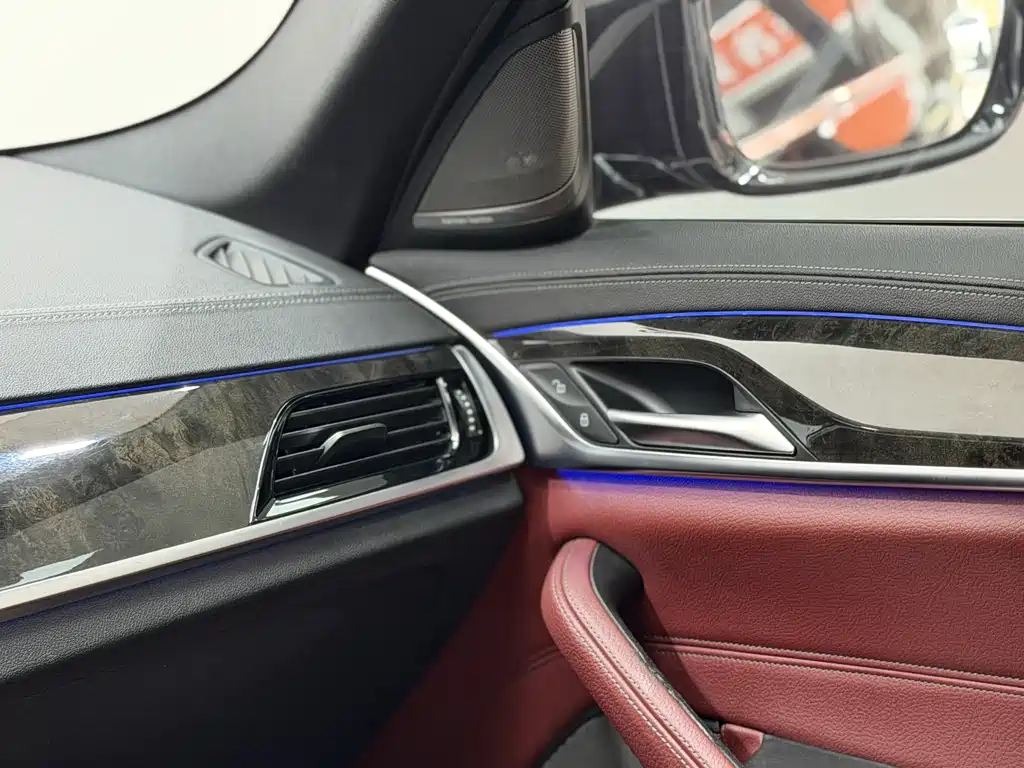 BMW 5 Series 2020 — фото 13