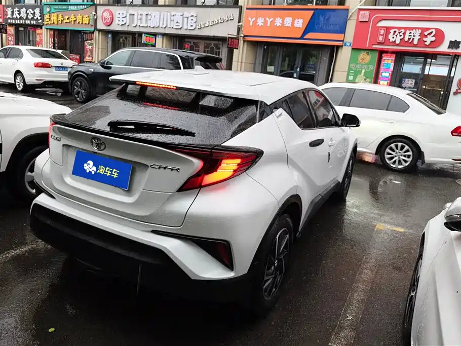 Toyota C-HR 2023 — фото 3