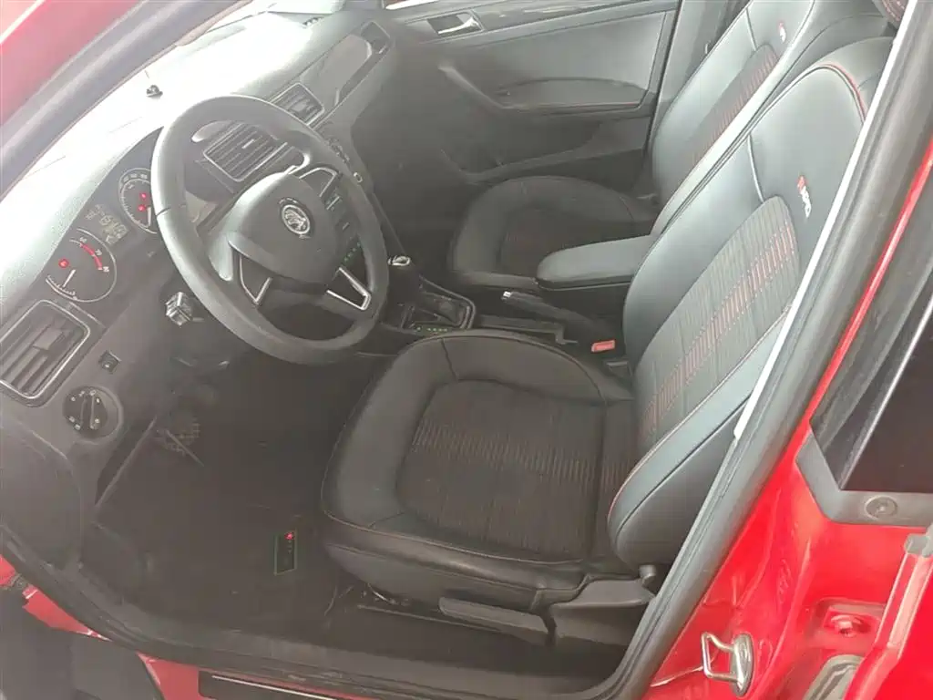Skoda Rapid Spaceback 2016 — фото 15