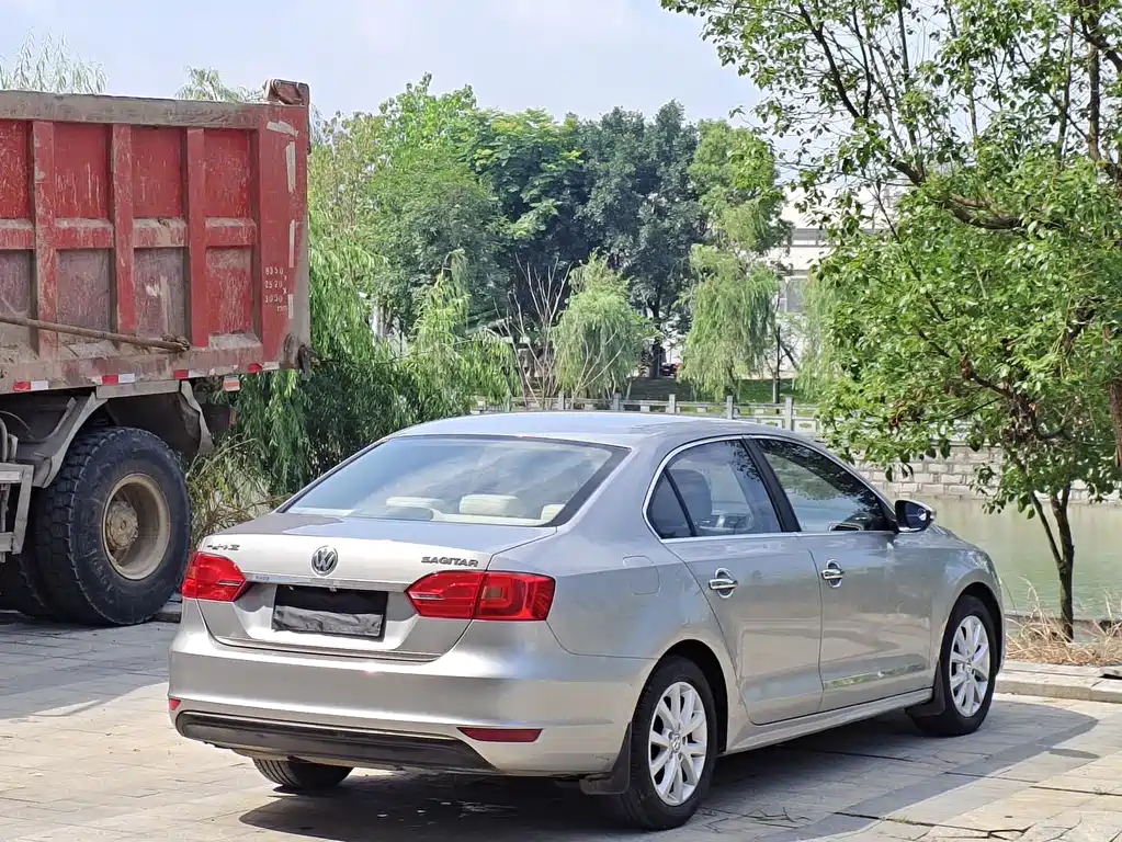 Volkswagen Sagitar 2013