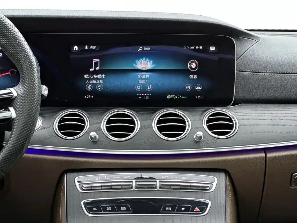 Mercedes-Benz E-Class 2022 — фото 10