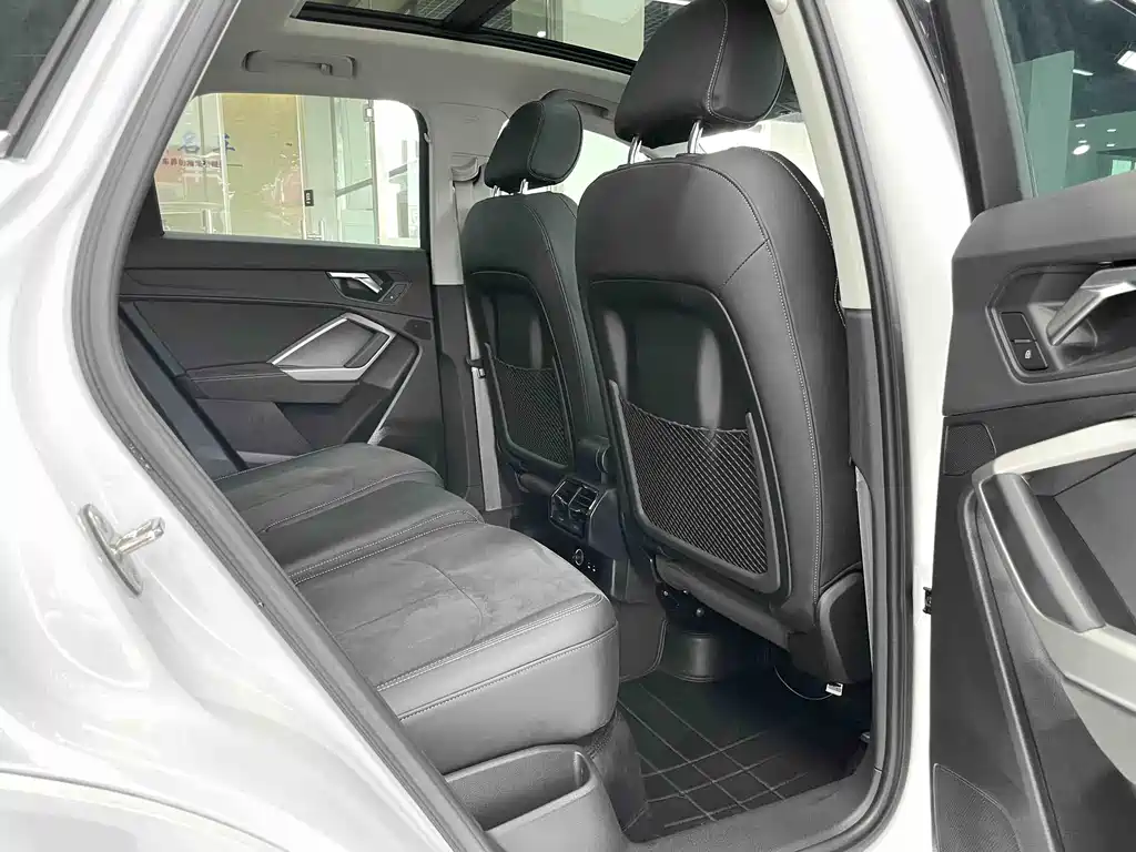 Audi Q3 2023 — фото 13