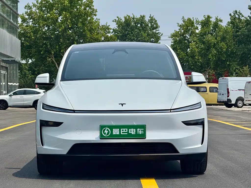 Tesla Model Y L 2025