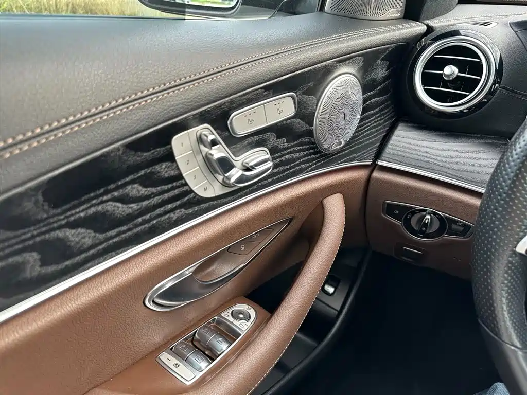 Mercedes-Benz E-Class 2021 — фото 20